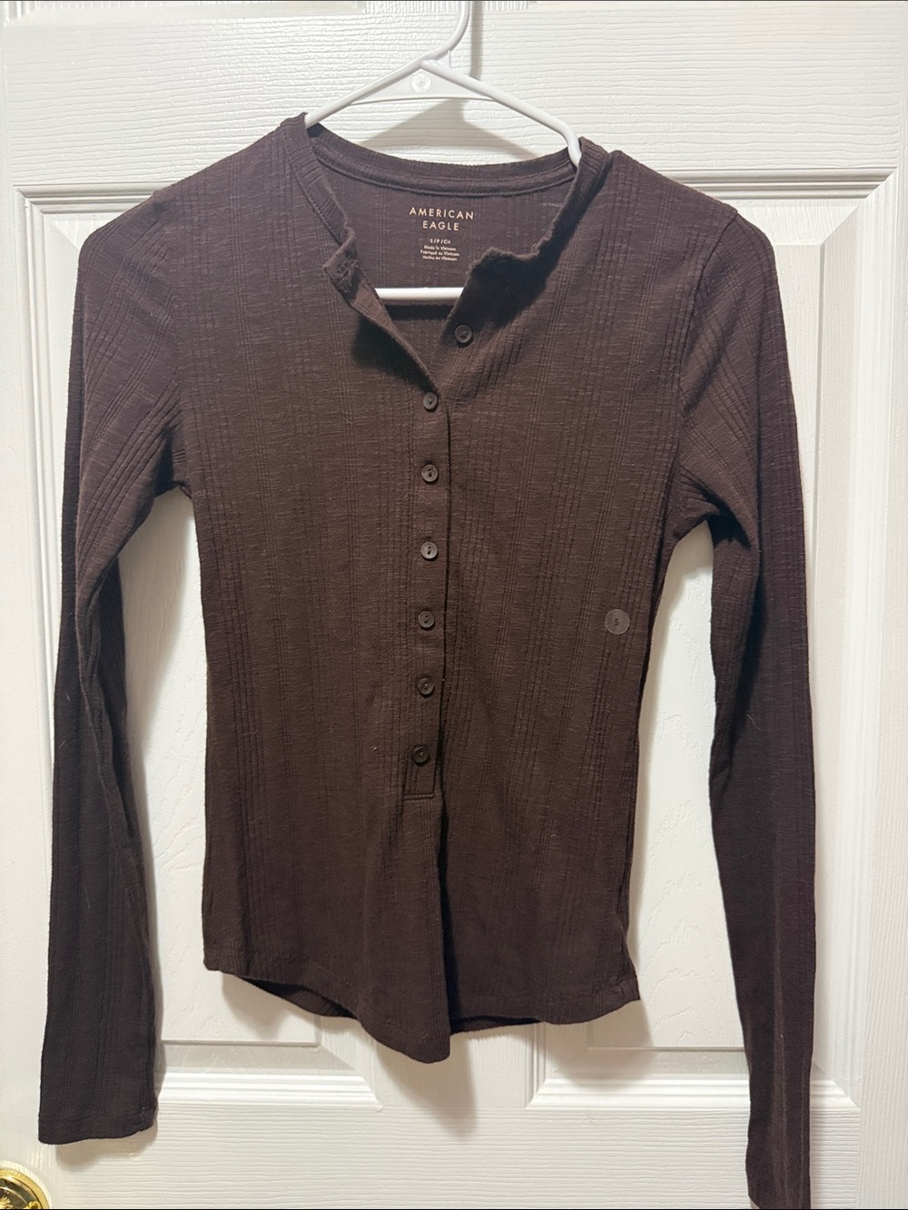 American Eagle Outfitters Brown Ribbed Button-Front Long Sleeve Tee